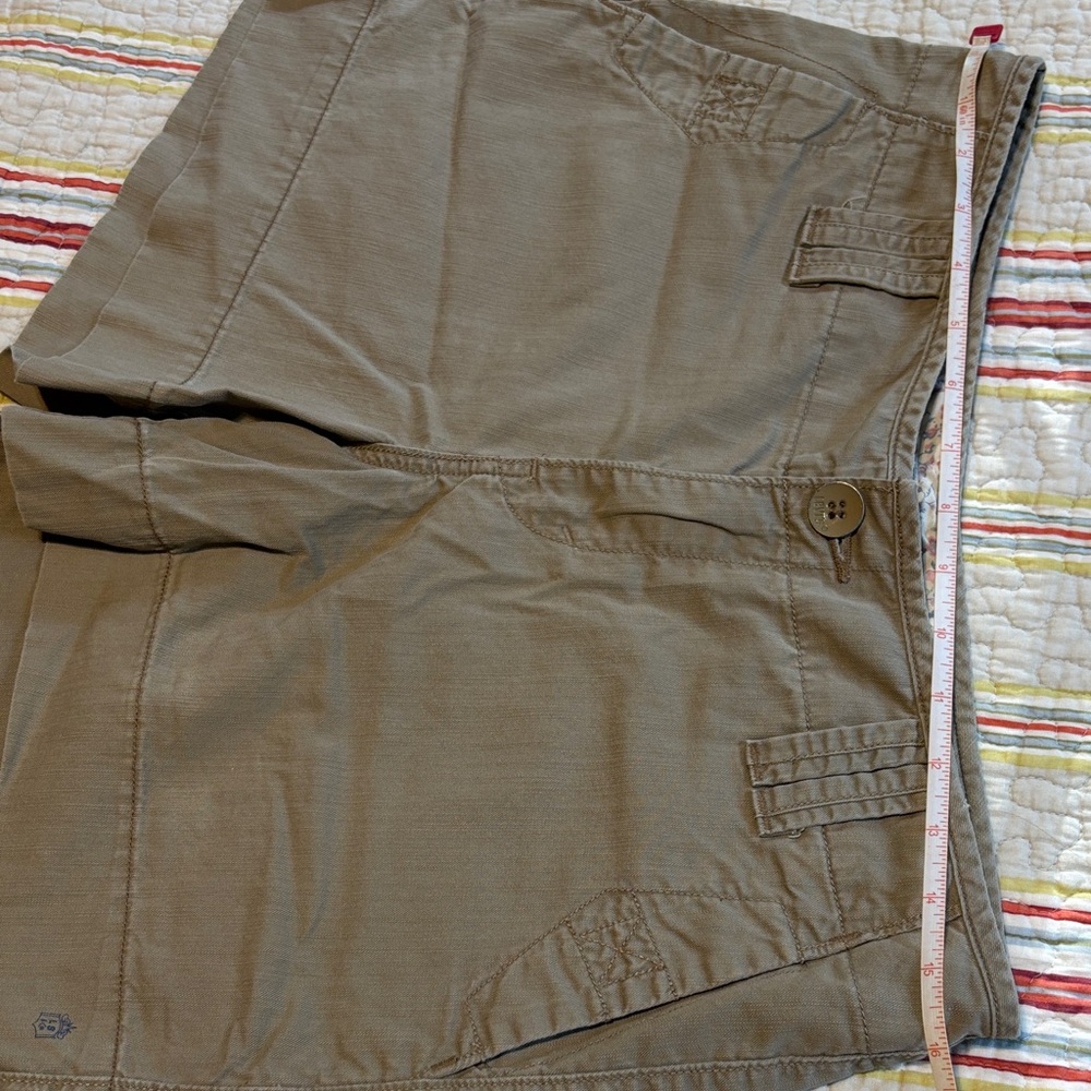 Levi's Women's Tan Cargo Shorts - Picture 7 of 12